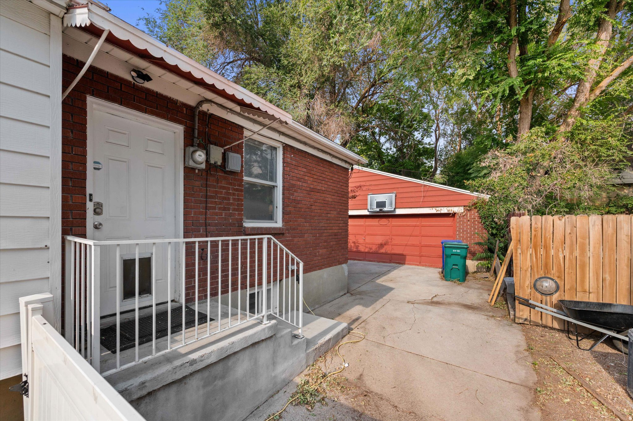 main property photo 28
