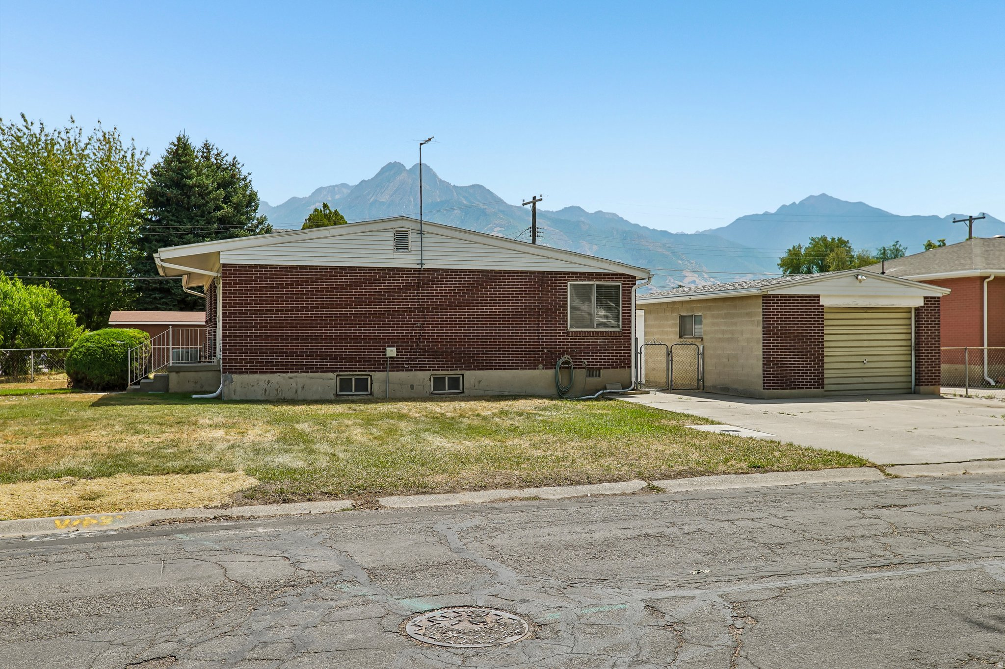 main property photo 41