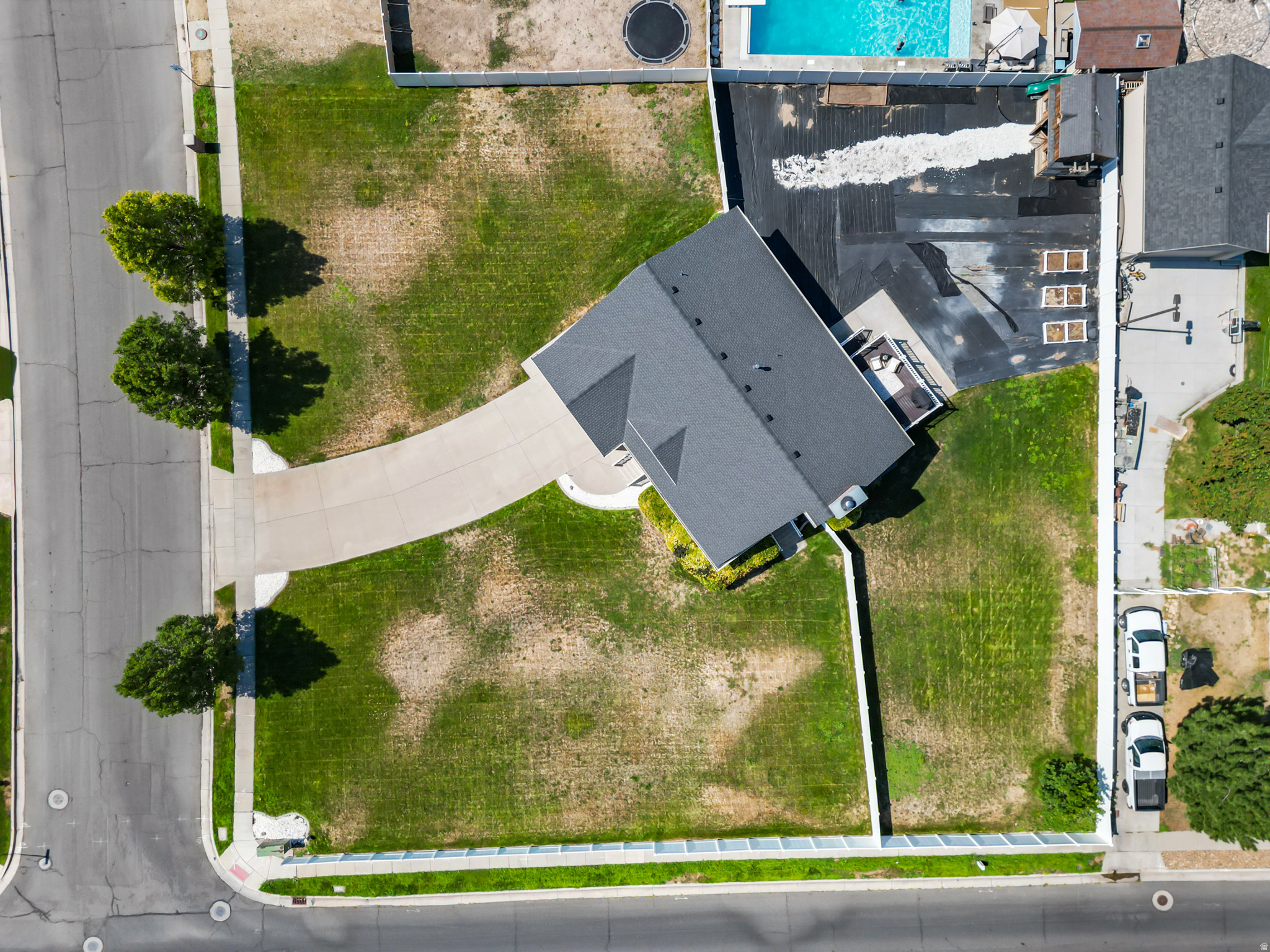 main property photo 33