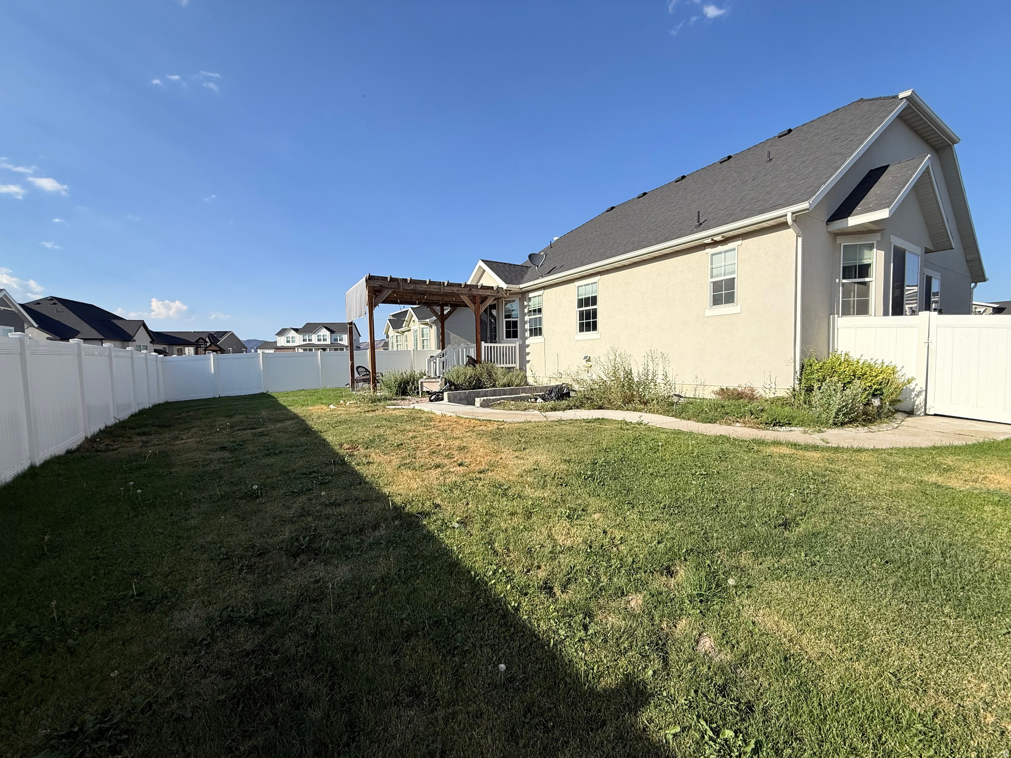 main property photo 28