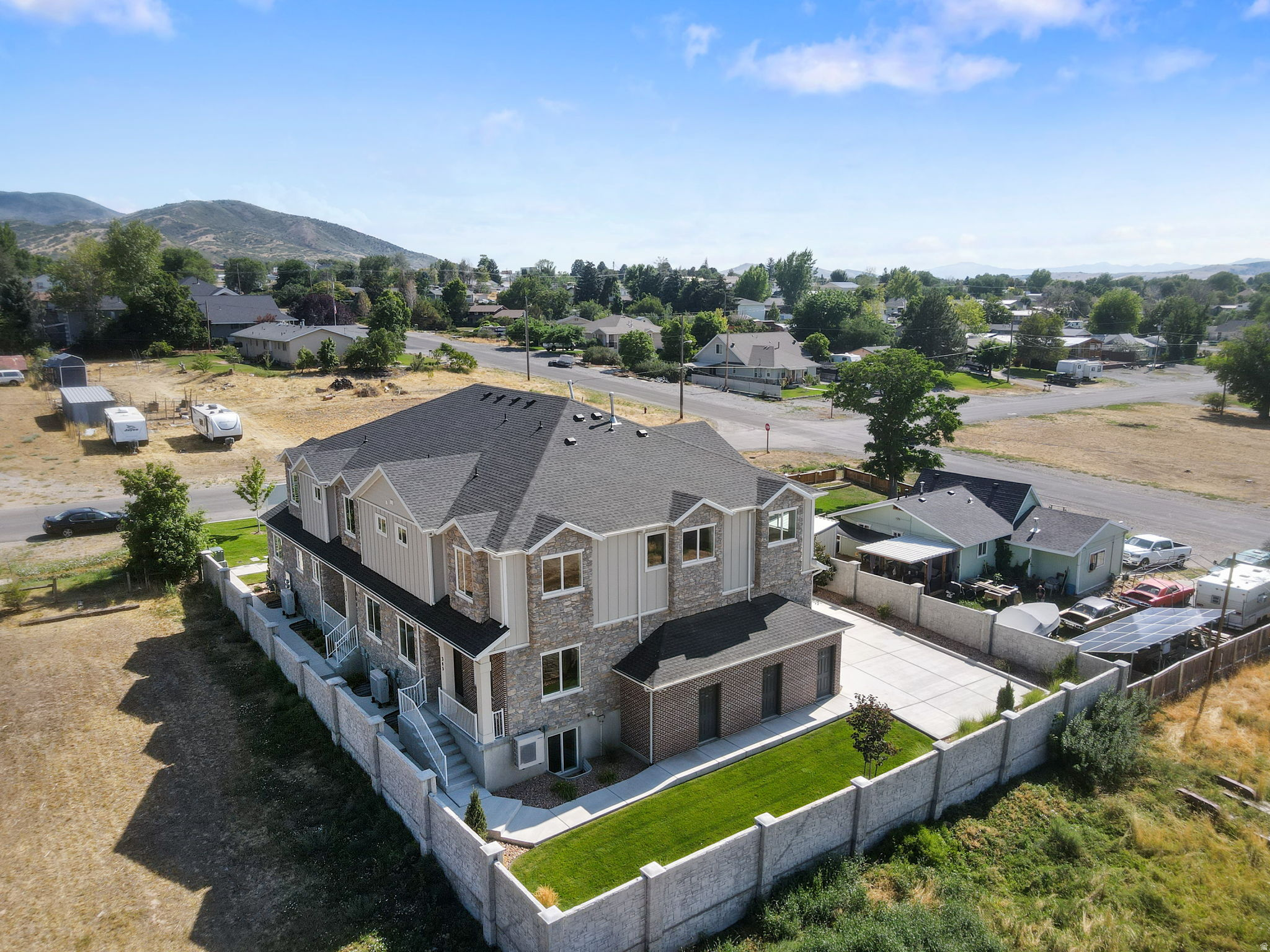main property photo 30