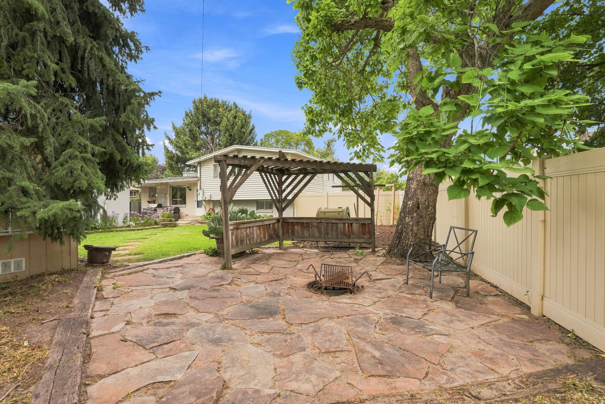 main property photo 31