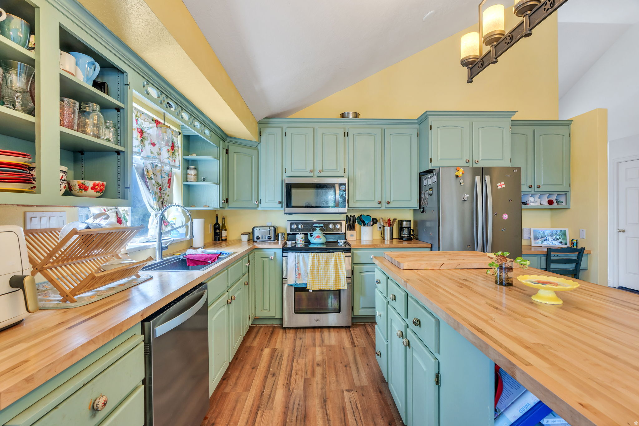 main property photo 6