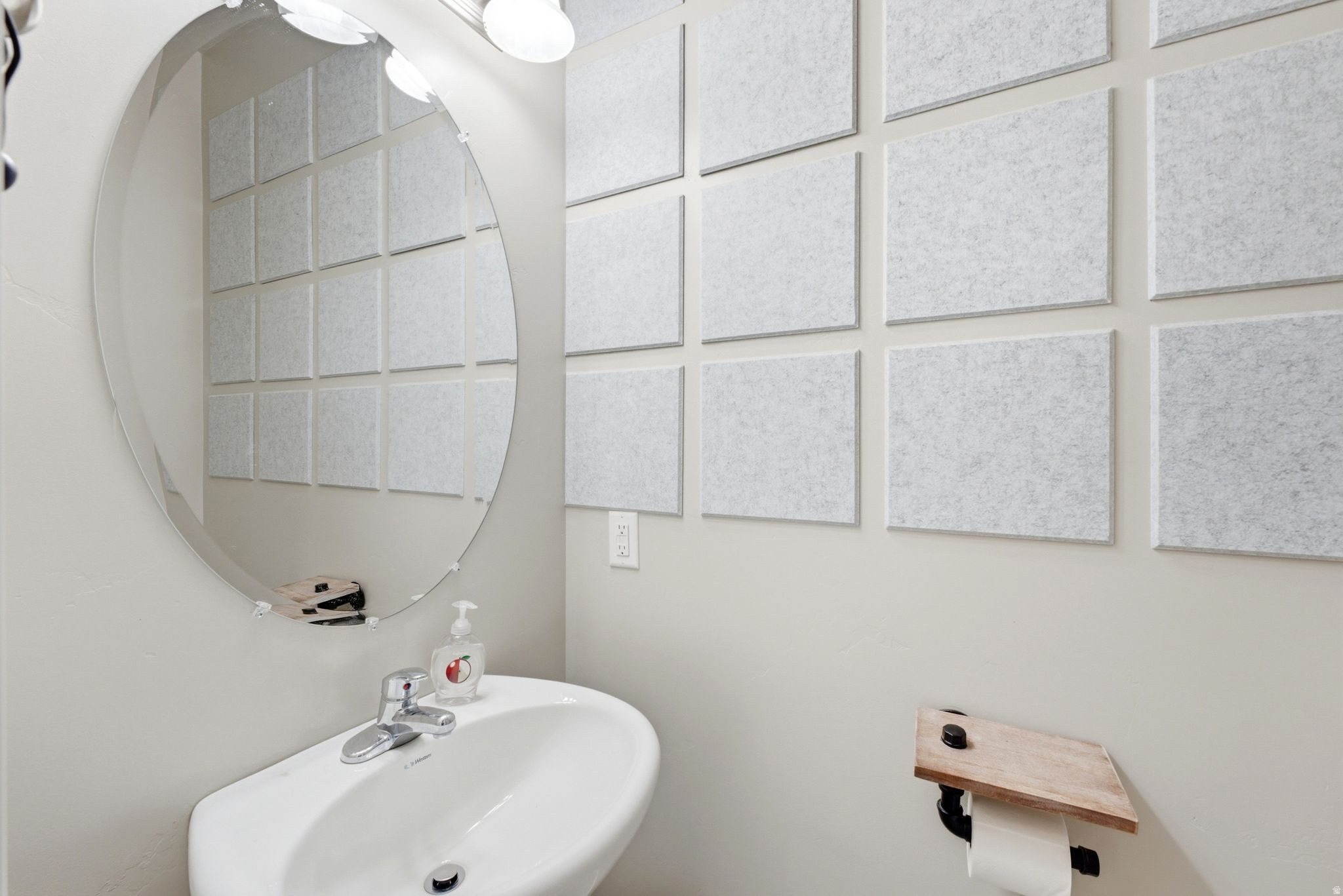 main property photo 23