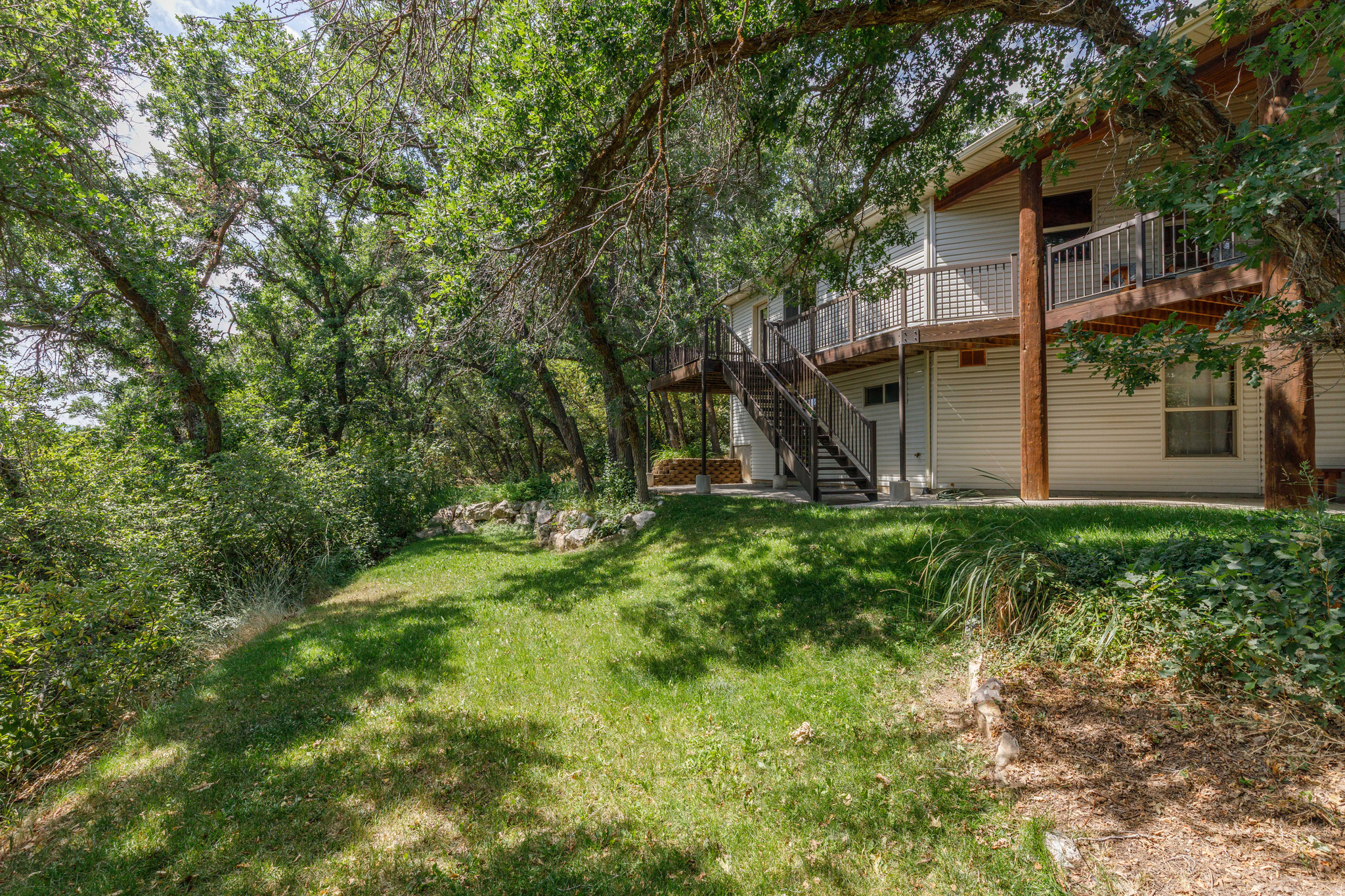 main property photo 25