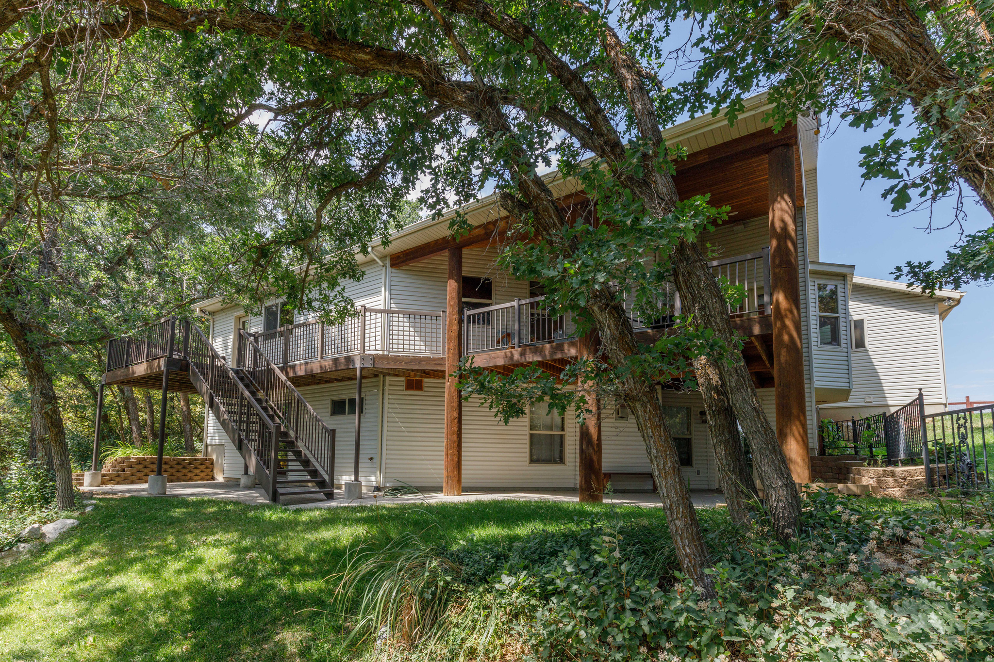 main property photo 26