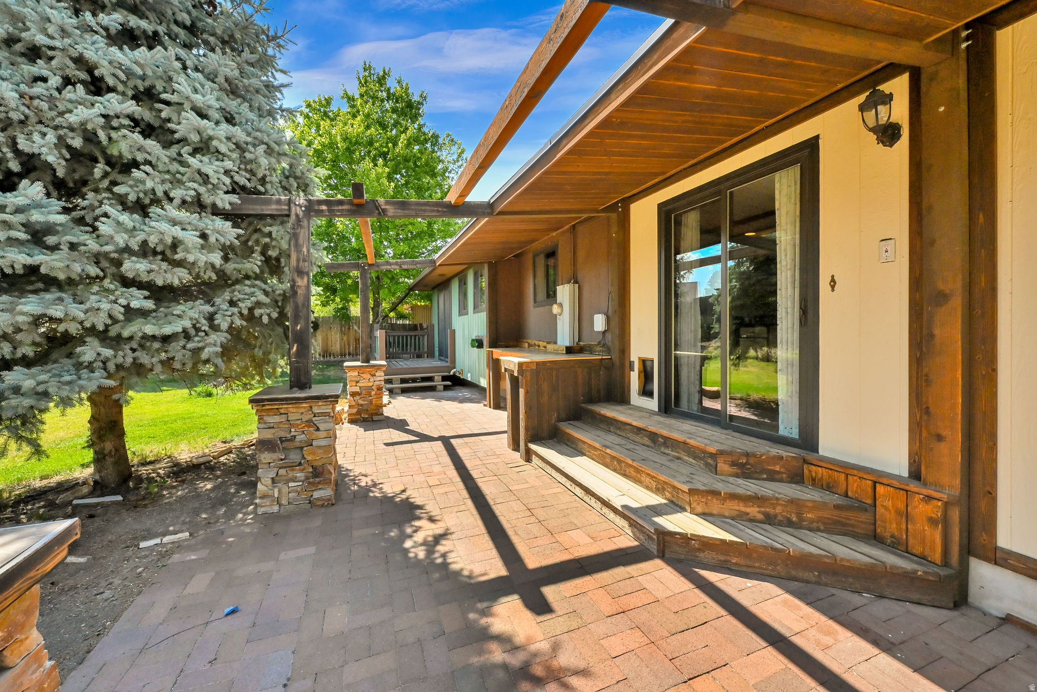 main property photo 28