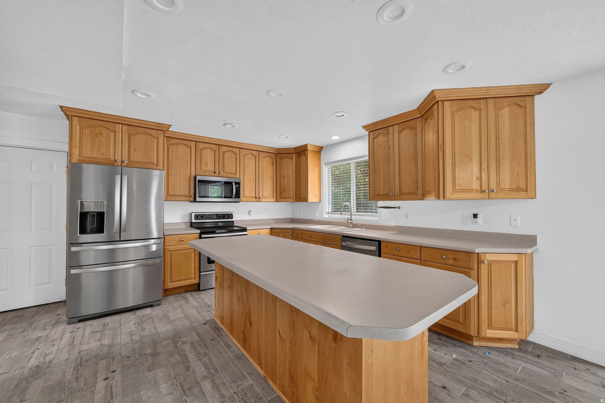 main property photo 11