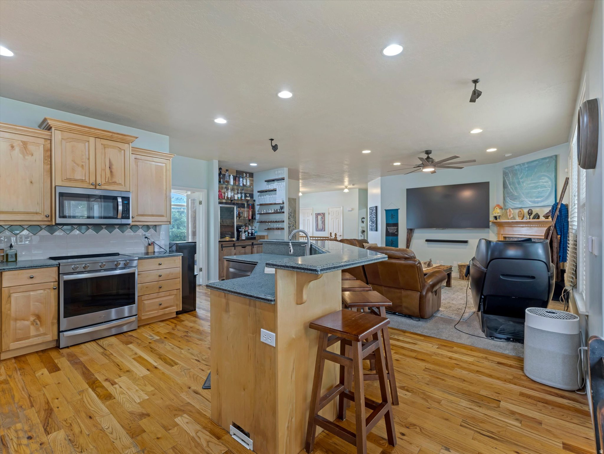 main property photo 14