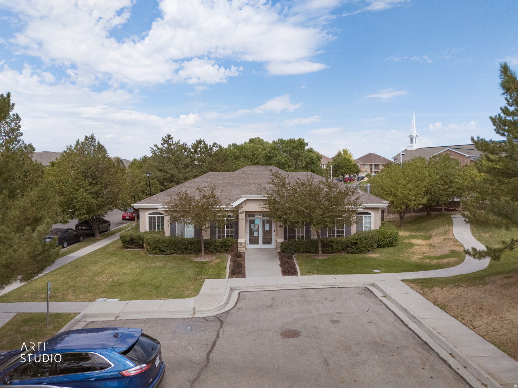 main property photo 28