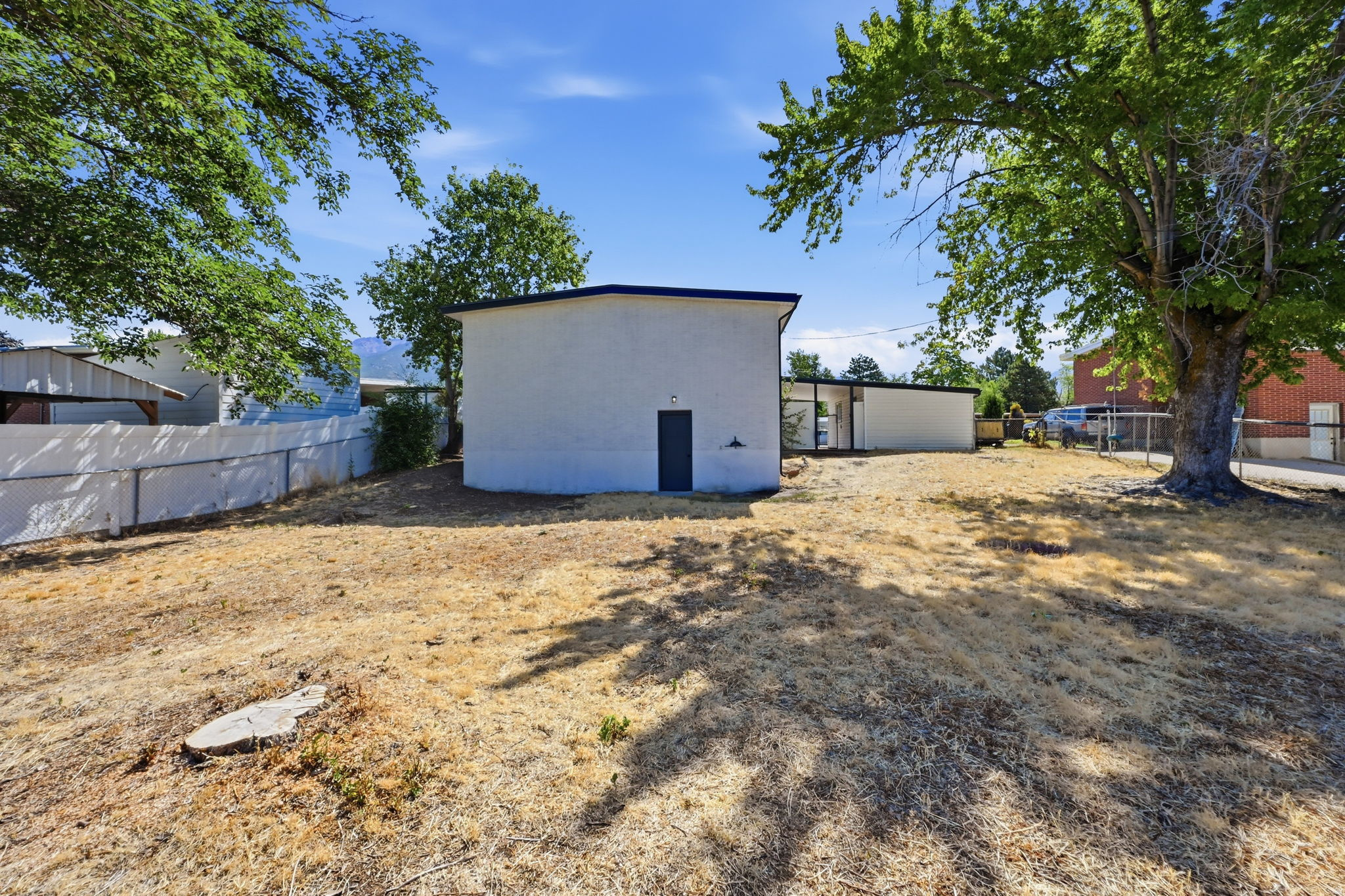 main property photo 32
