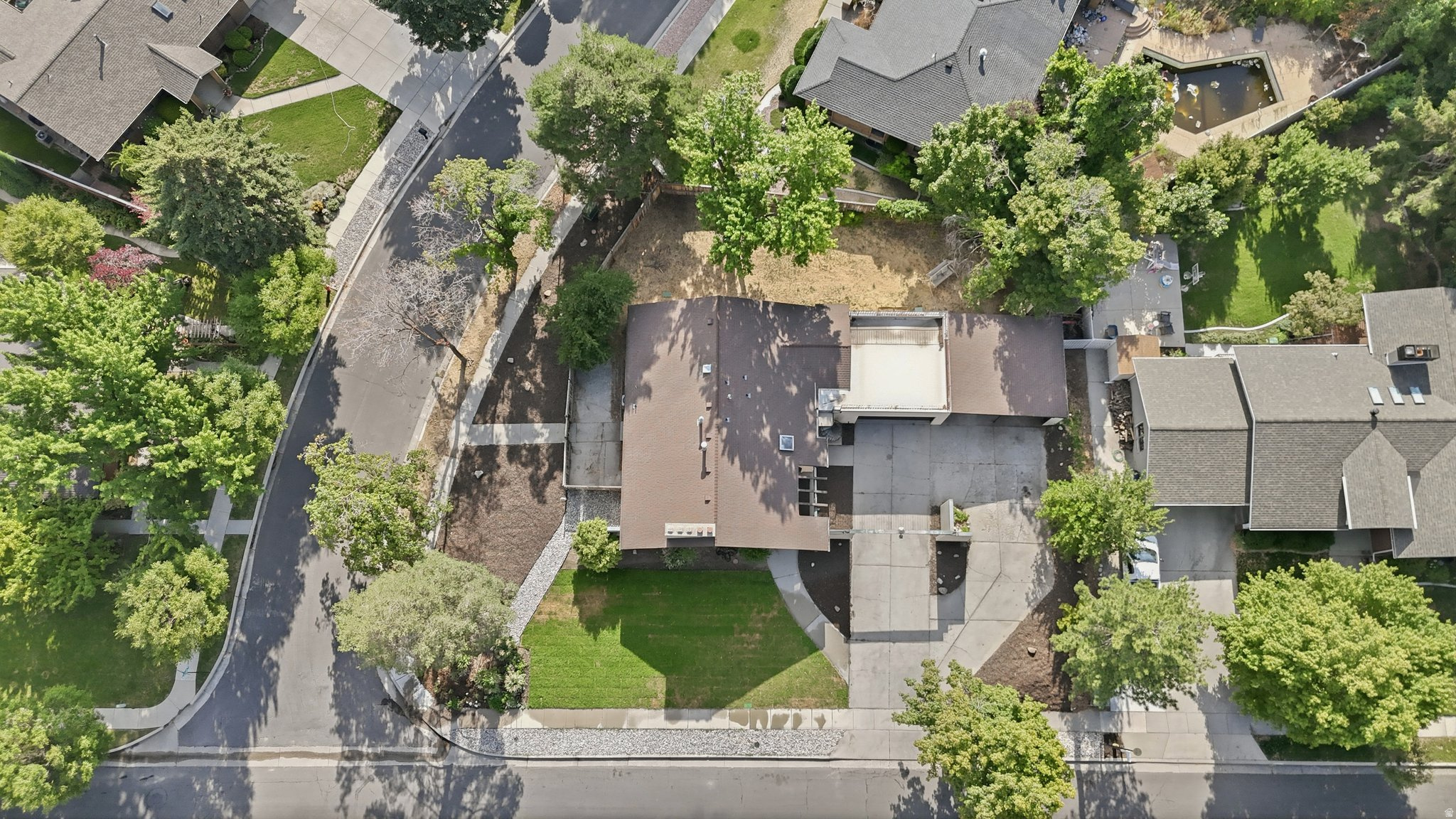 main property photo 32