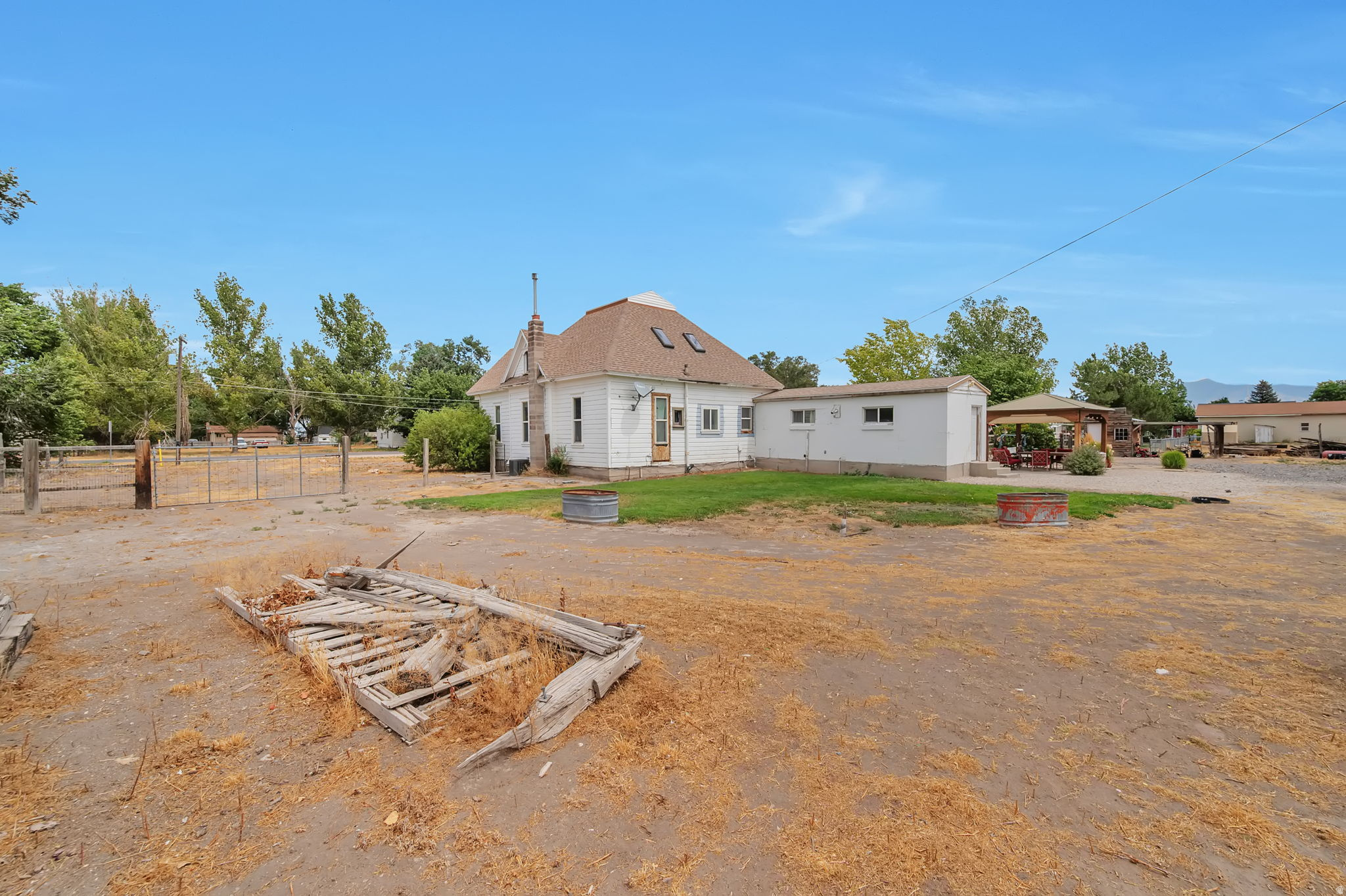 main property photo 23