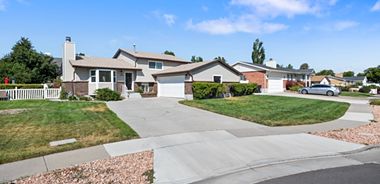 image of property with 4 Bed | 3 Bath | 2,000 Sqft