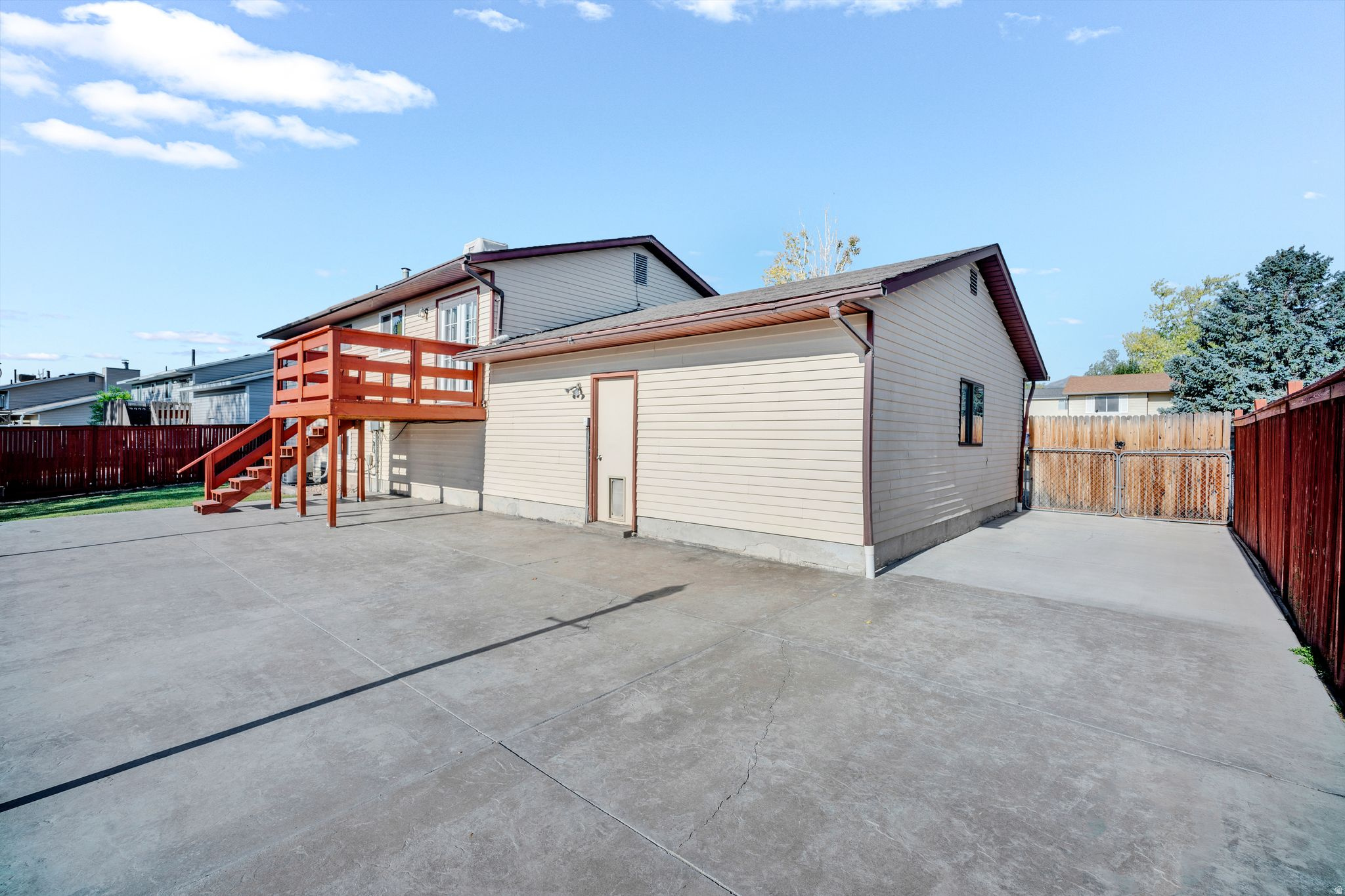 main property photo 16