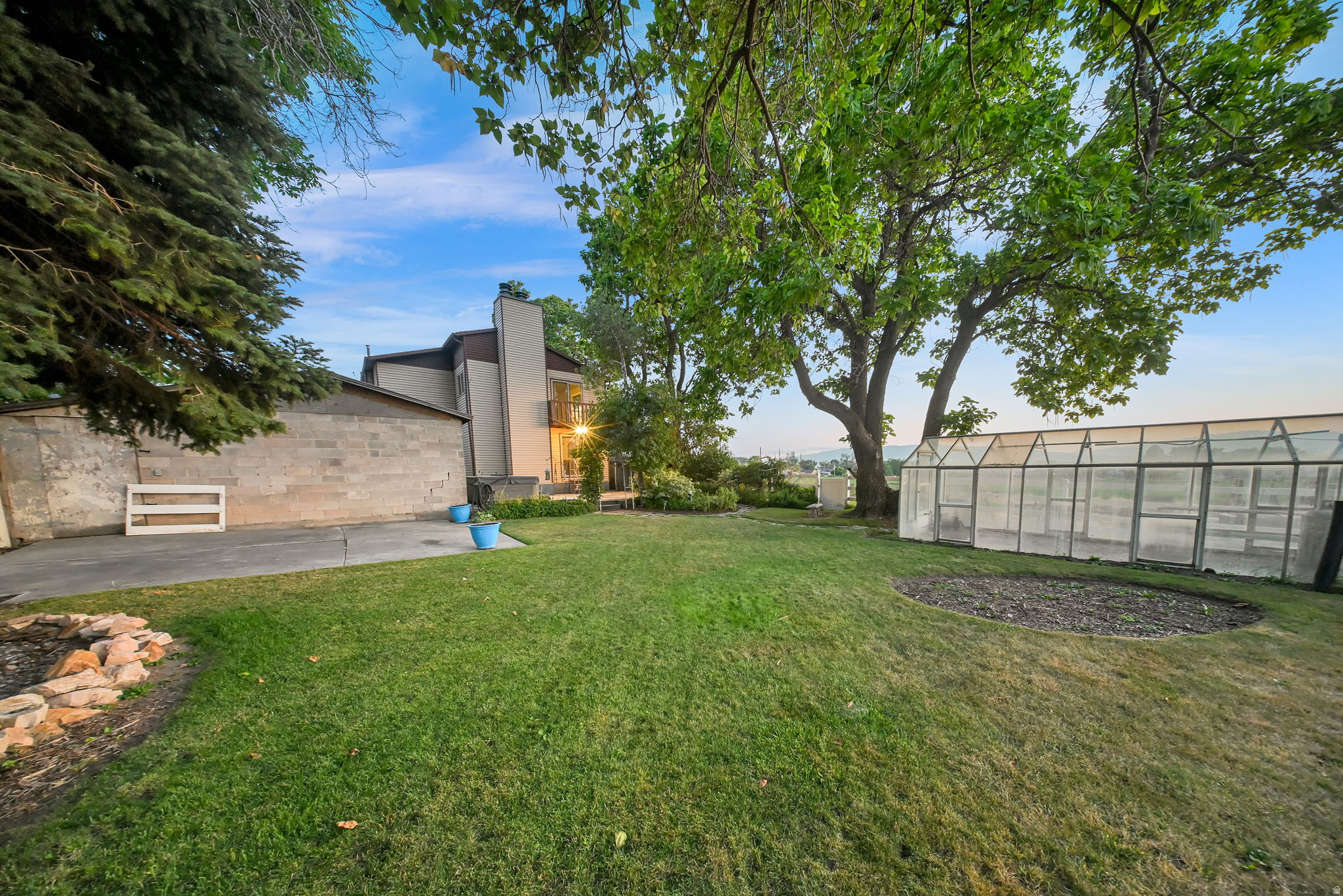 main property photo 8