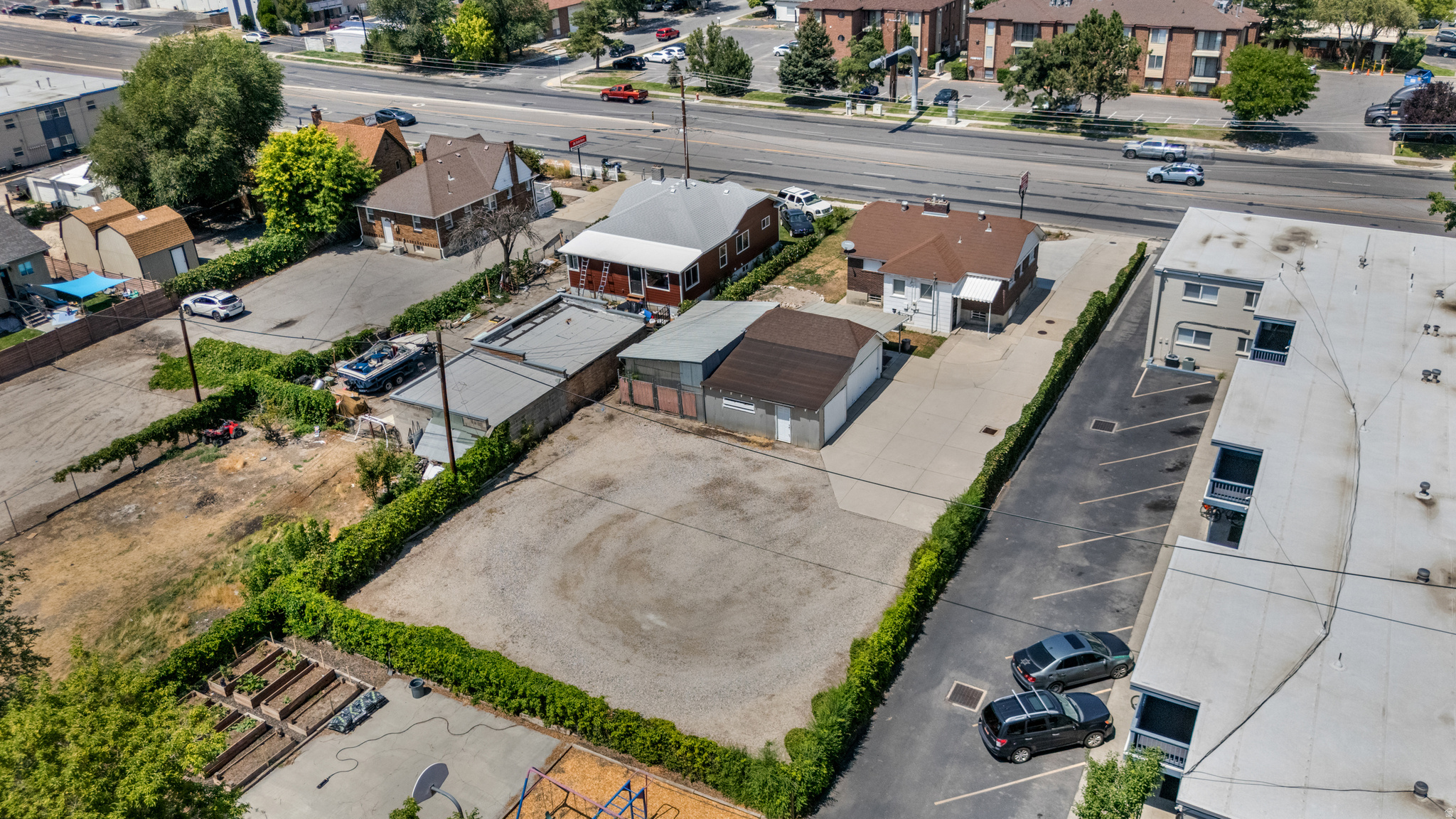 main property photo 32