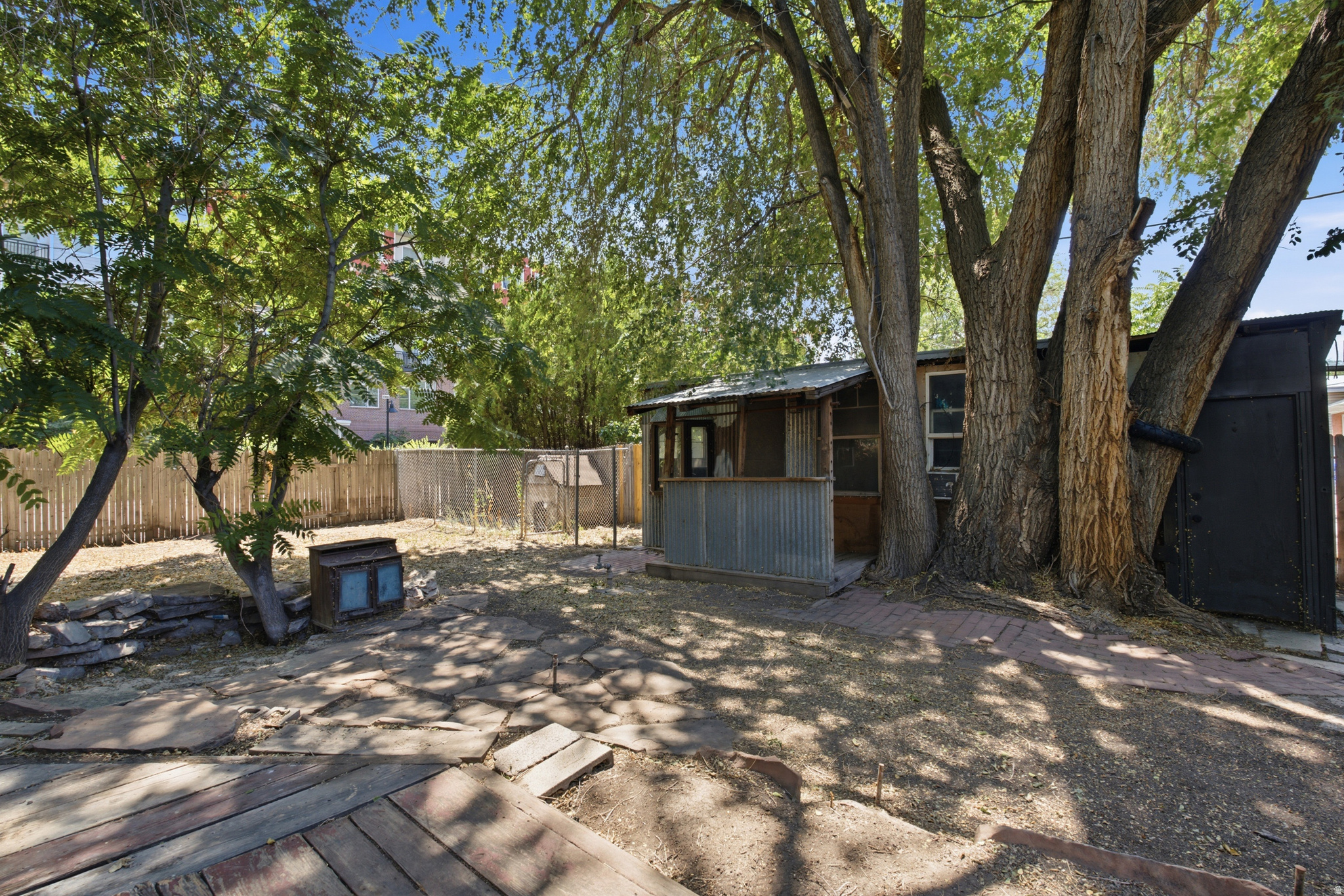 main property photo 27