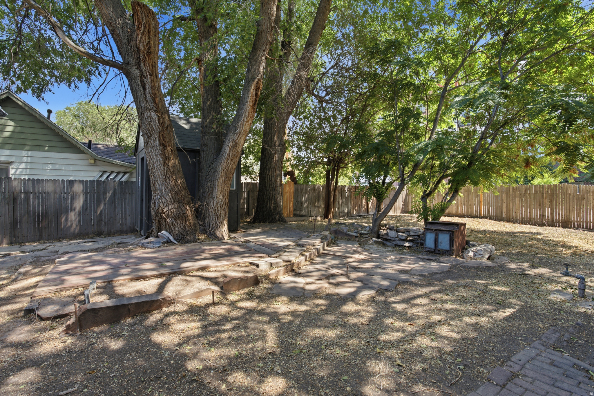 main property photo 28
