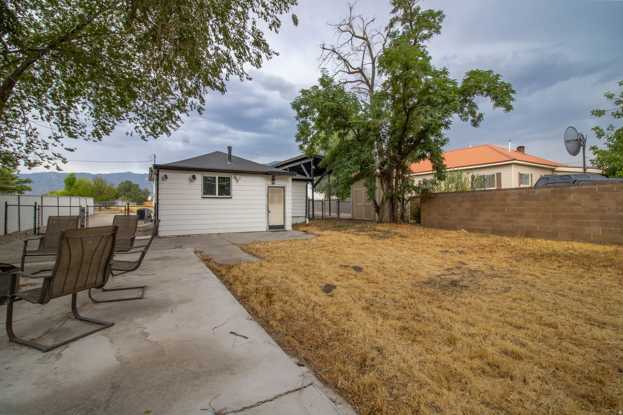 main property photo 28