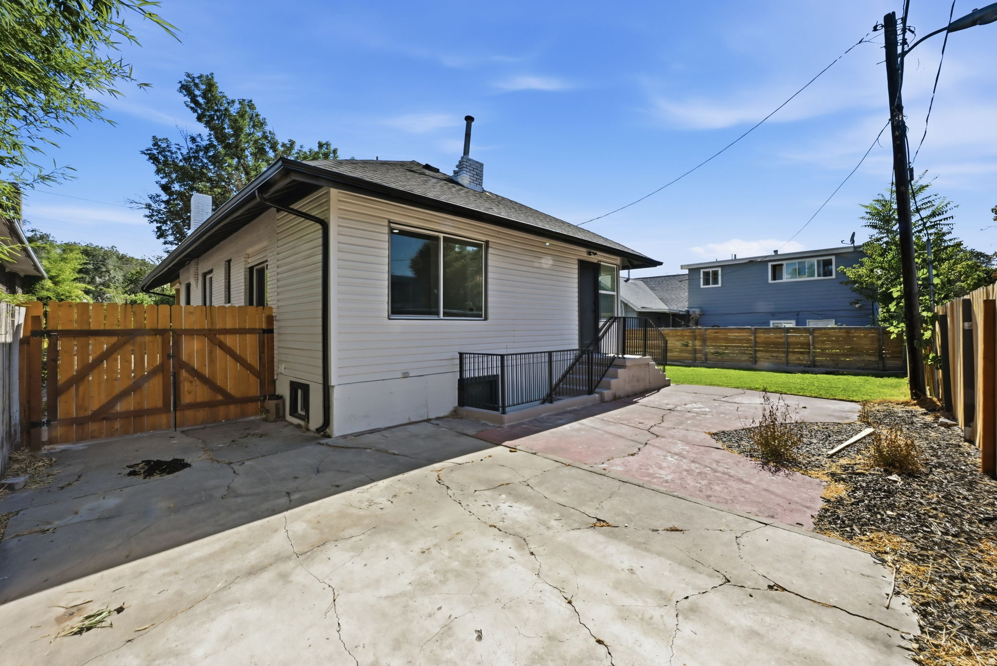 main property photo 33