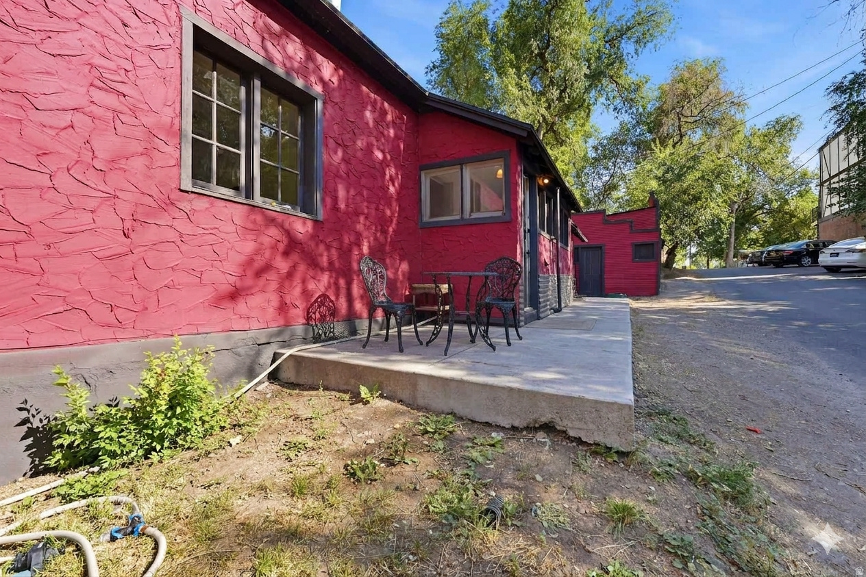 main property photo 28