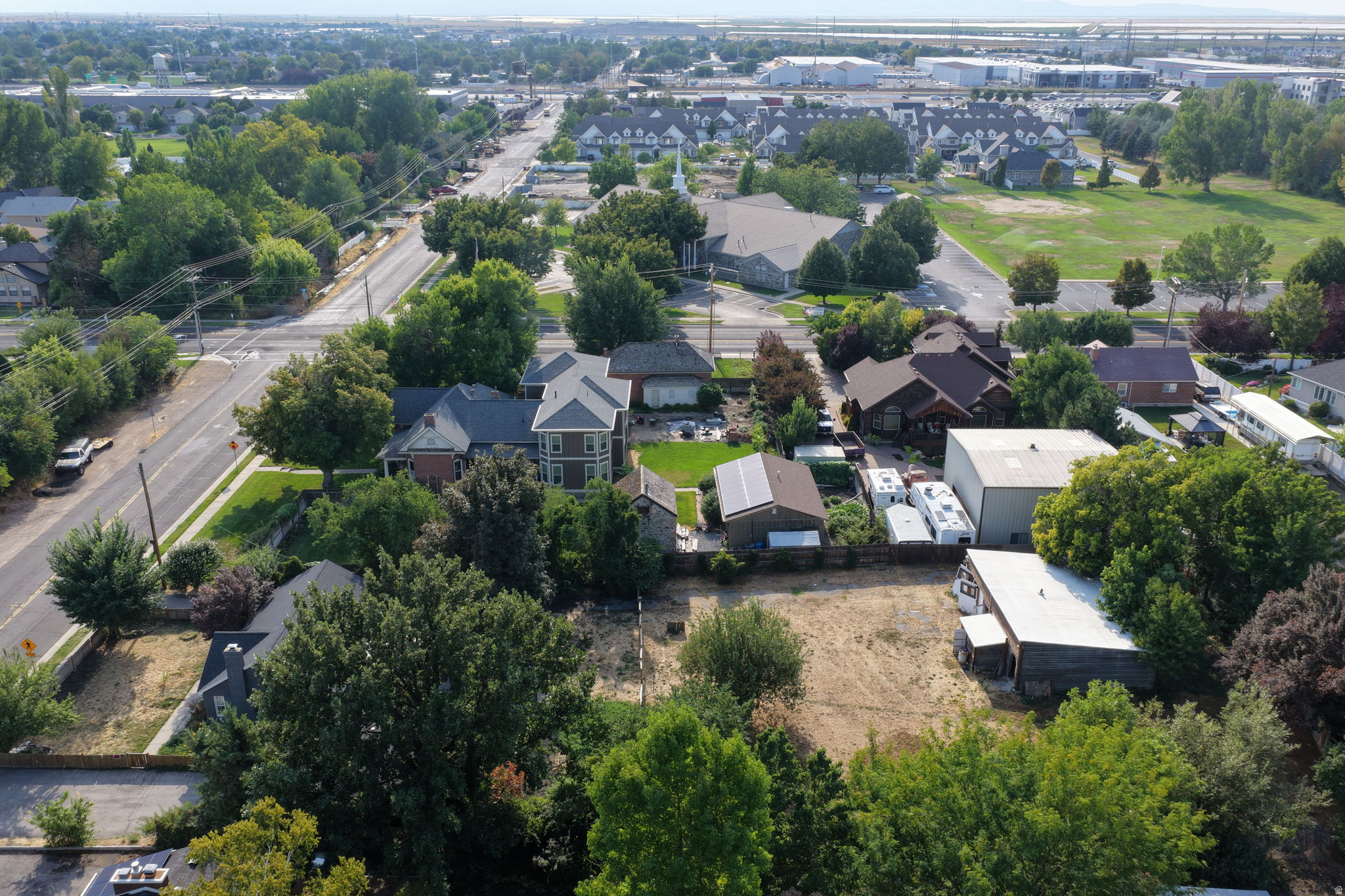 main property photo 28