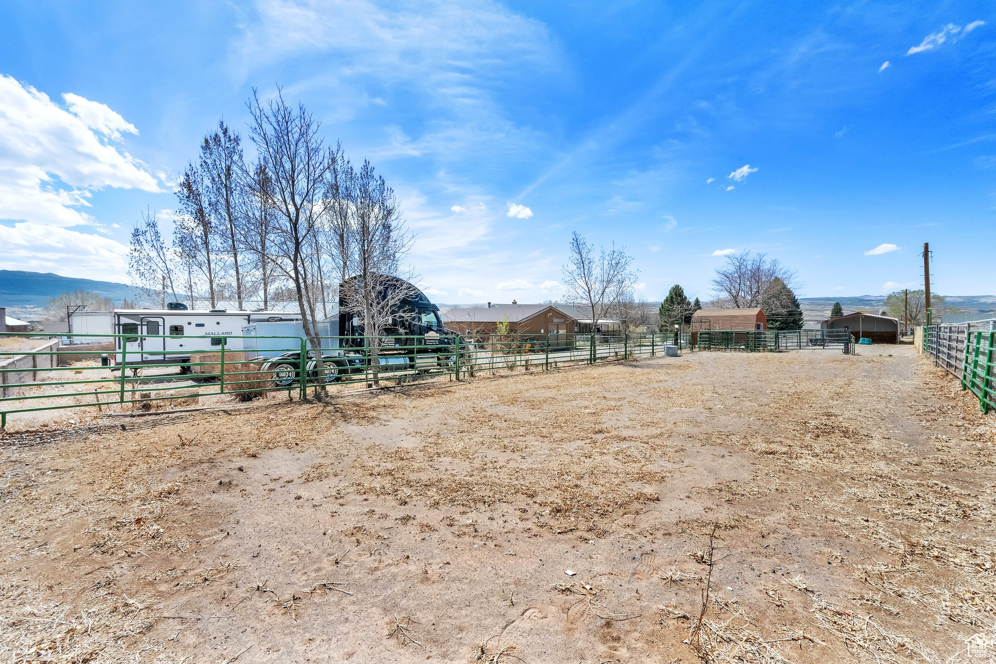 main property photo 28