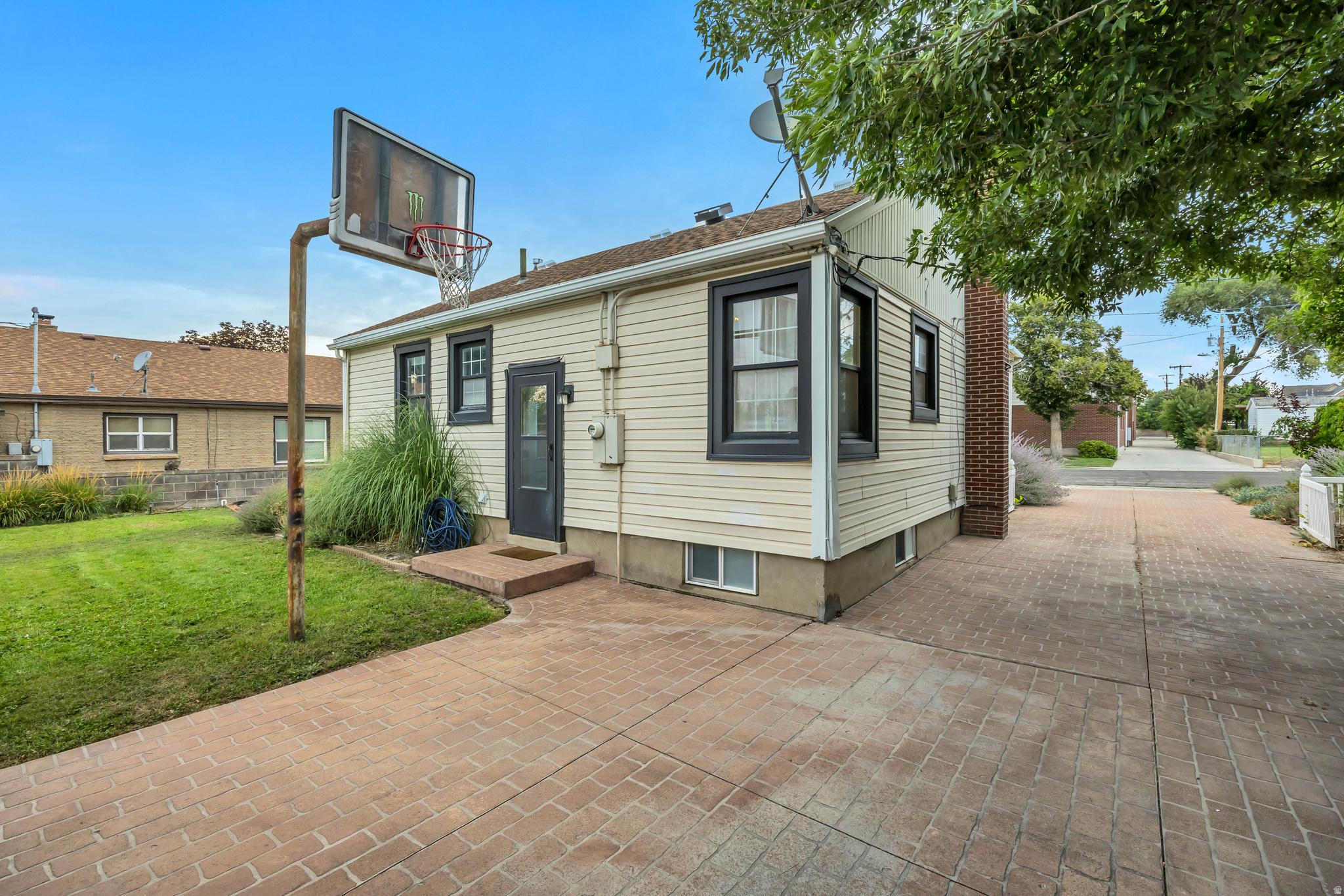 main property photo 20