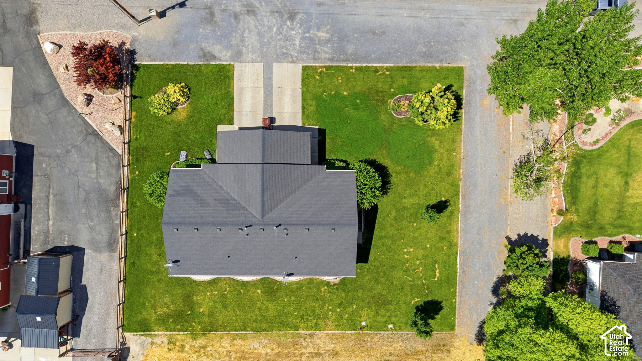 main property photo 28