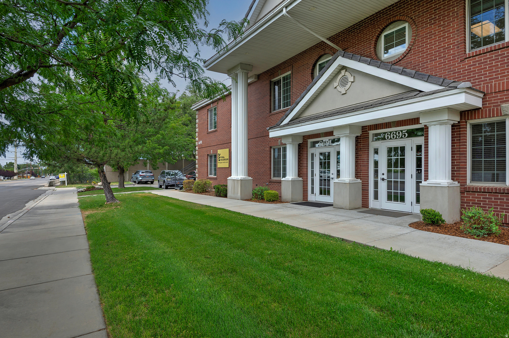 main property photo 28