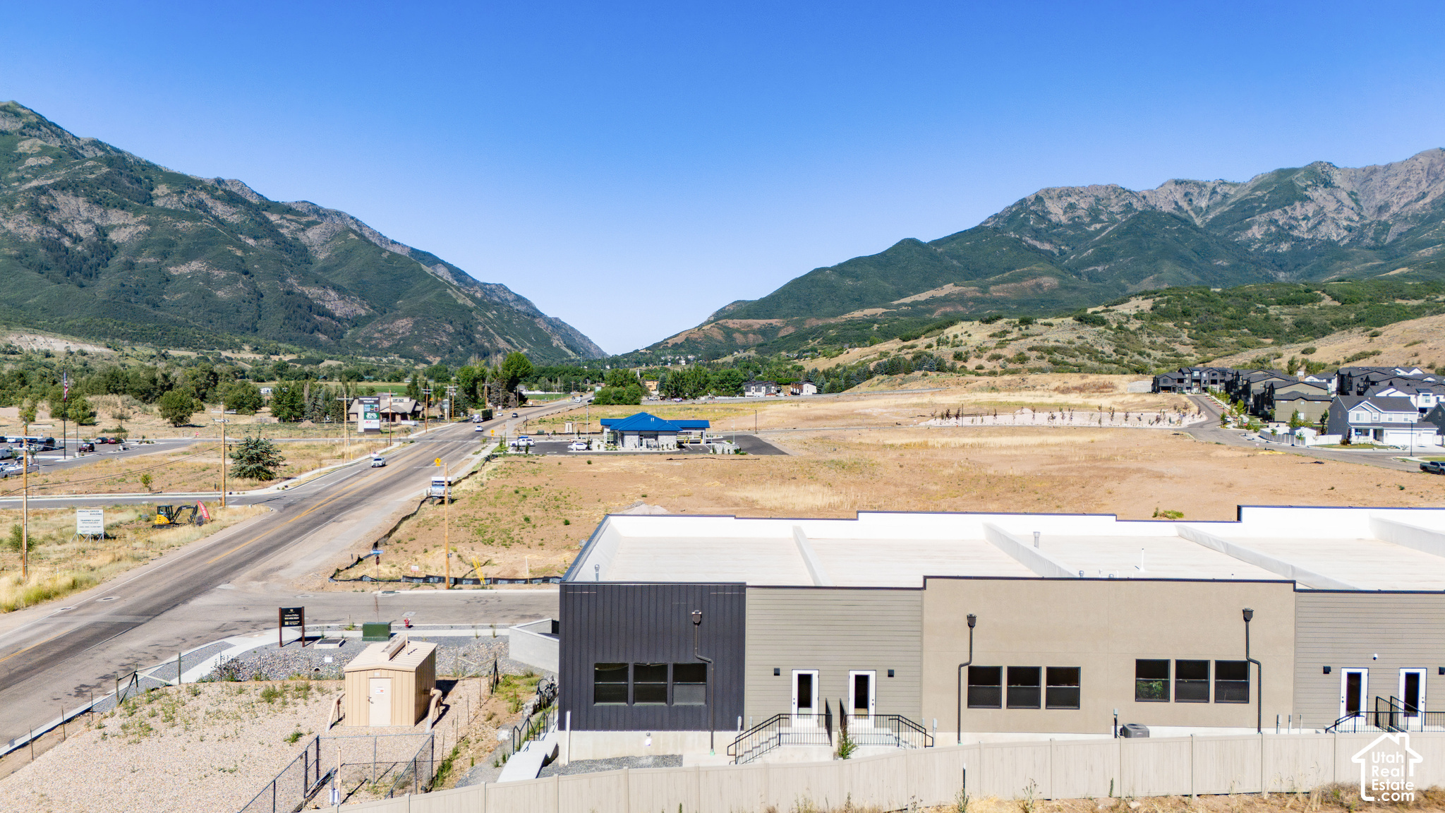 main property photo 28