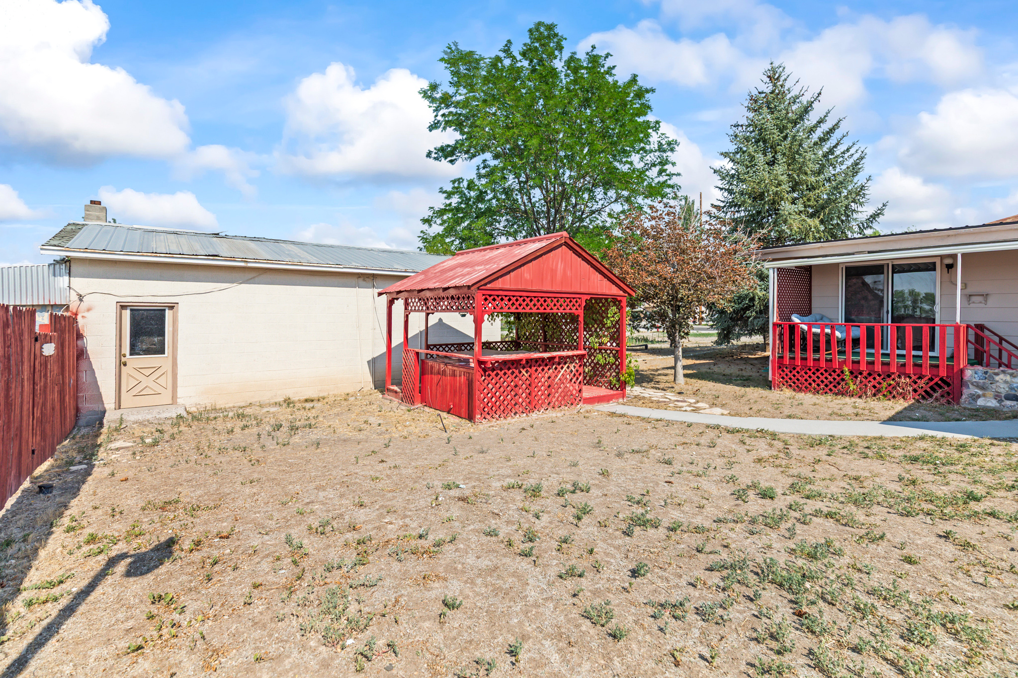 main property photo 37