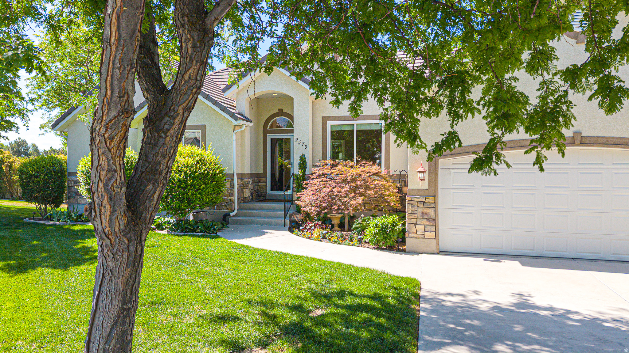 main property photo 74