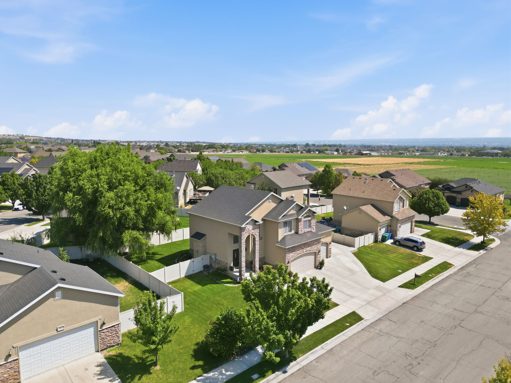 main property photo 27