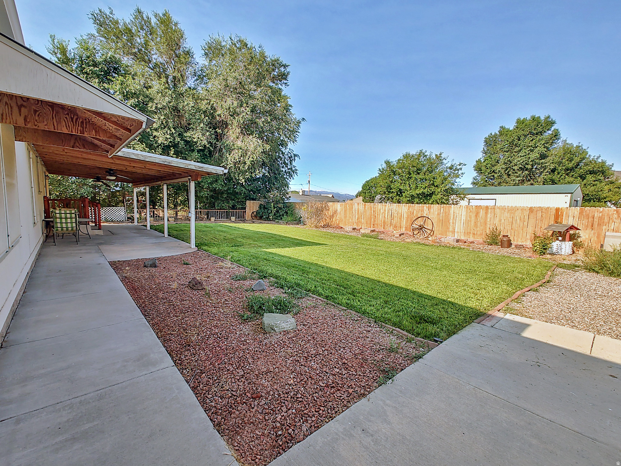 main property photo 40