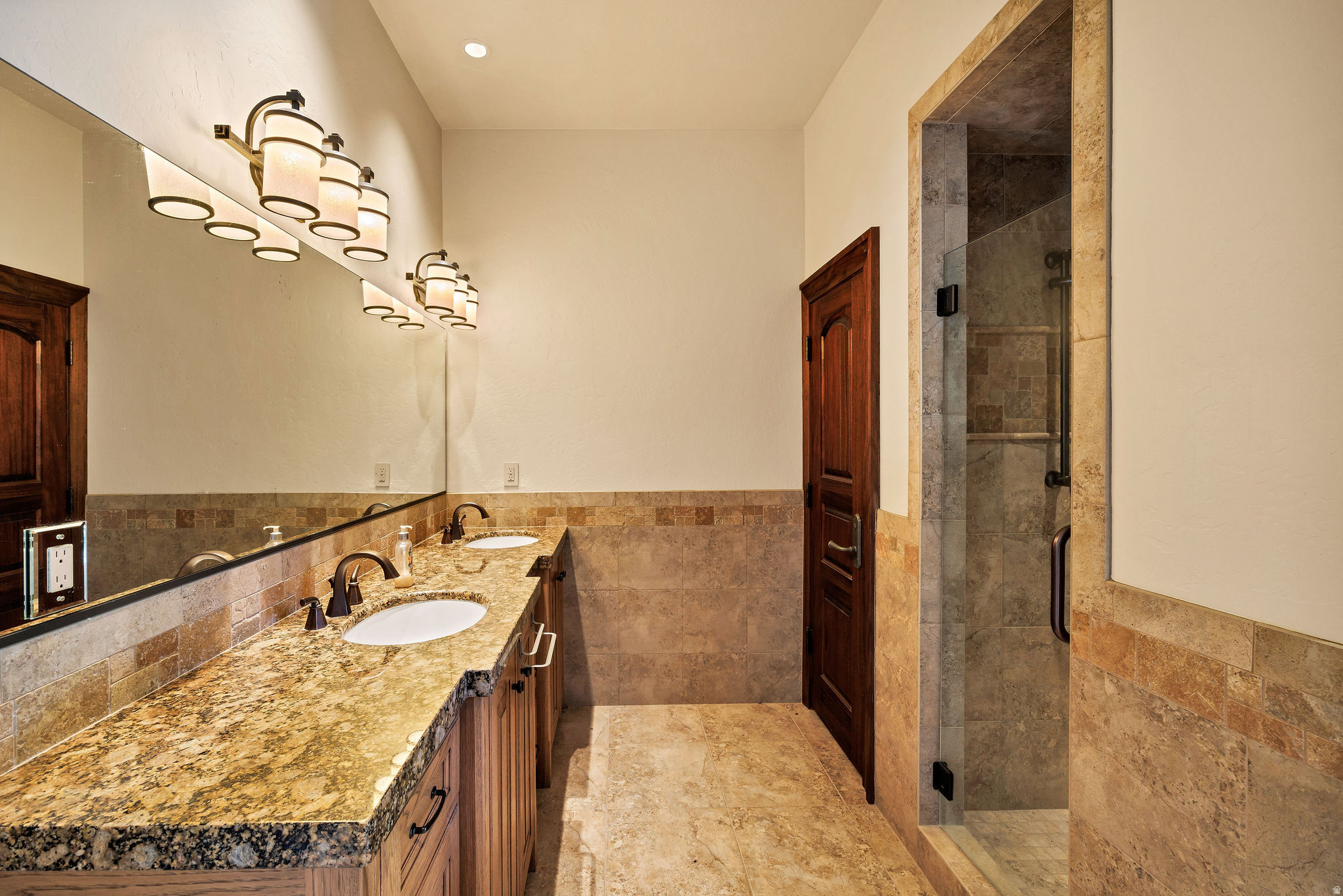 main property photo 79