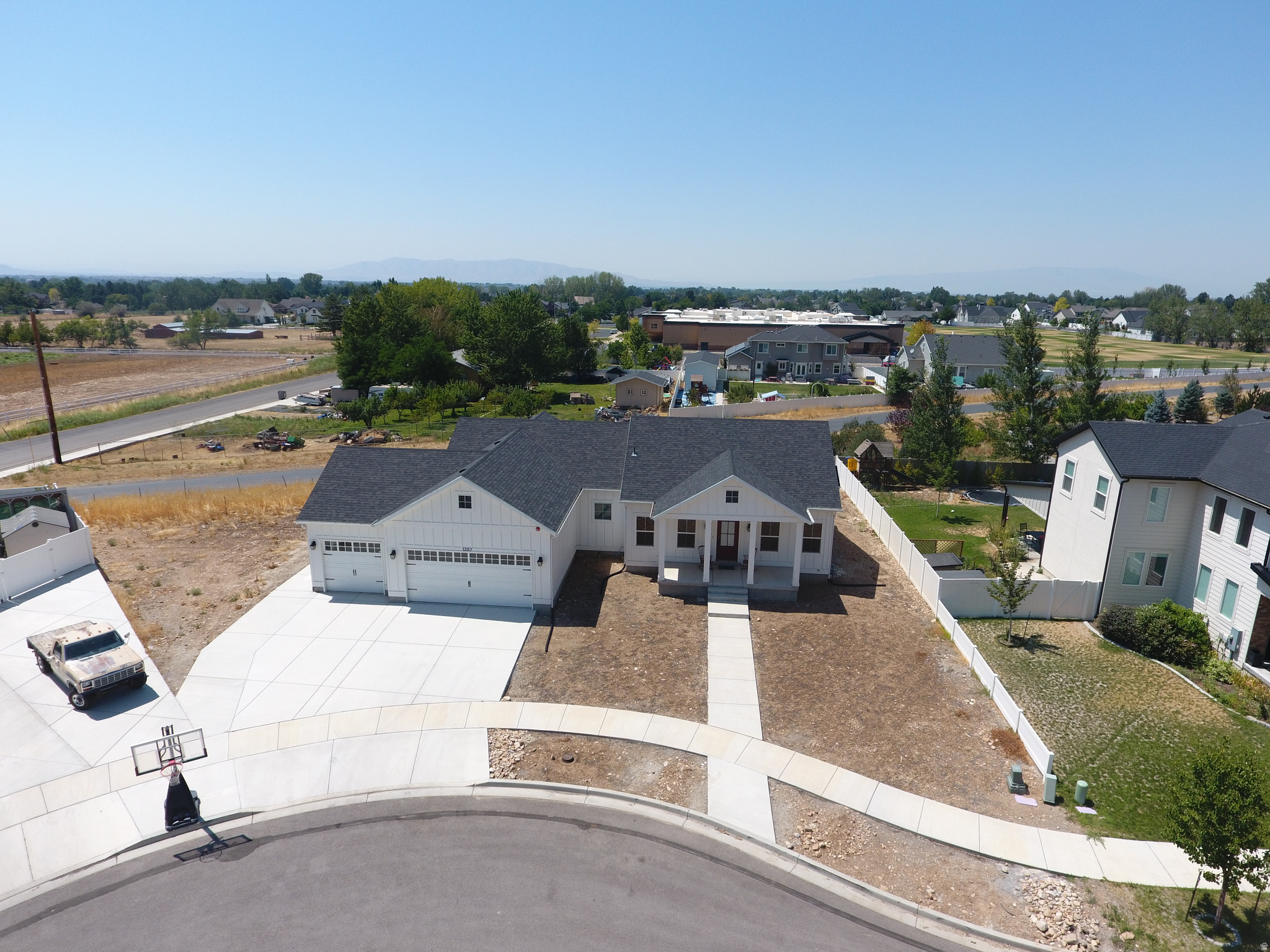 main property photo 30