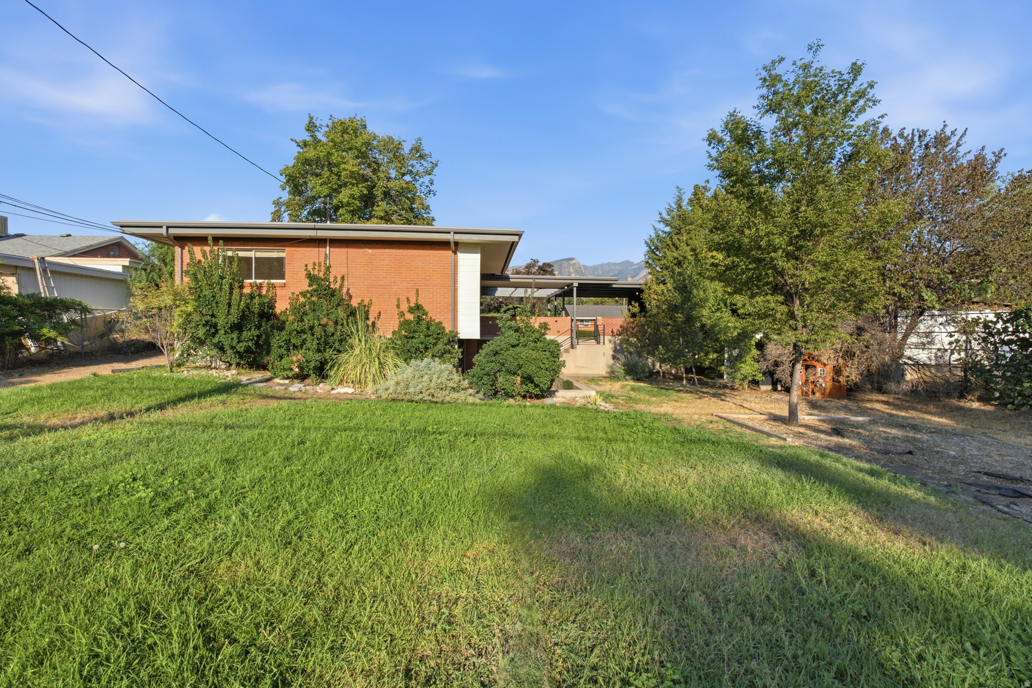 main property photo 28