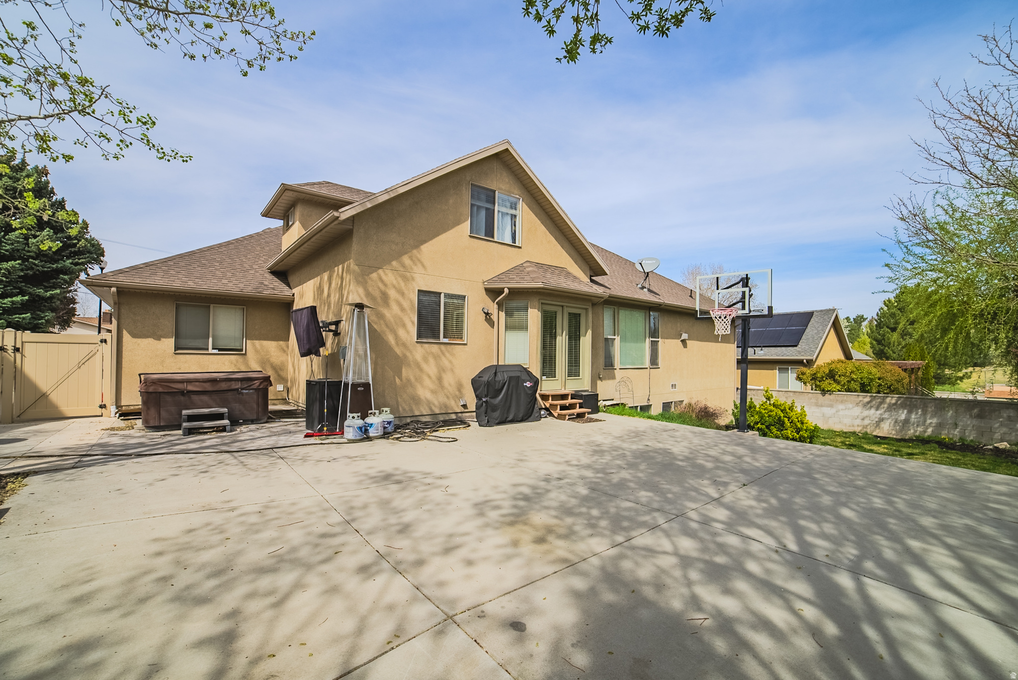 main property photo 28