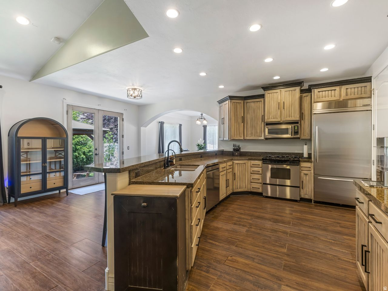 main property photo 6