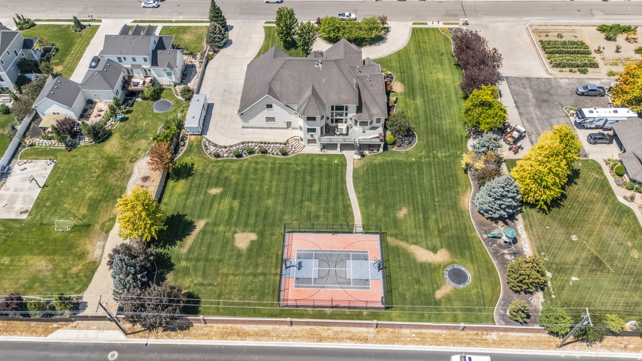 main property photo 40