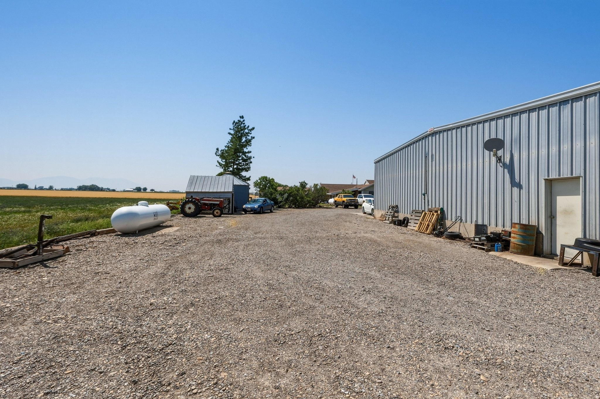 main property photo 10