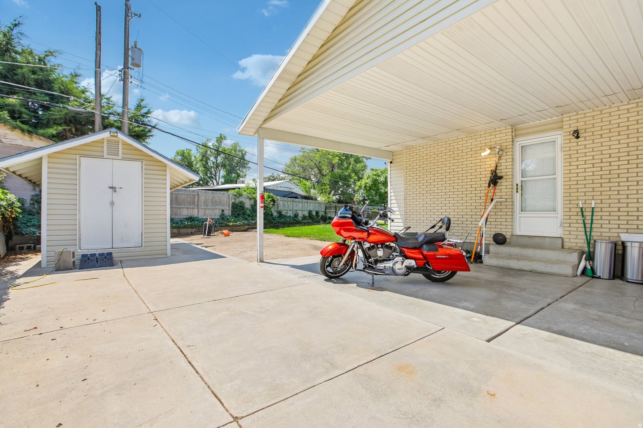 main property photo 28