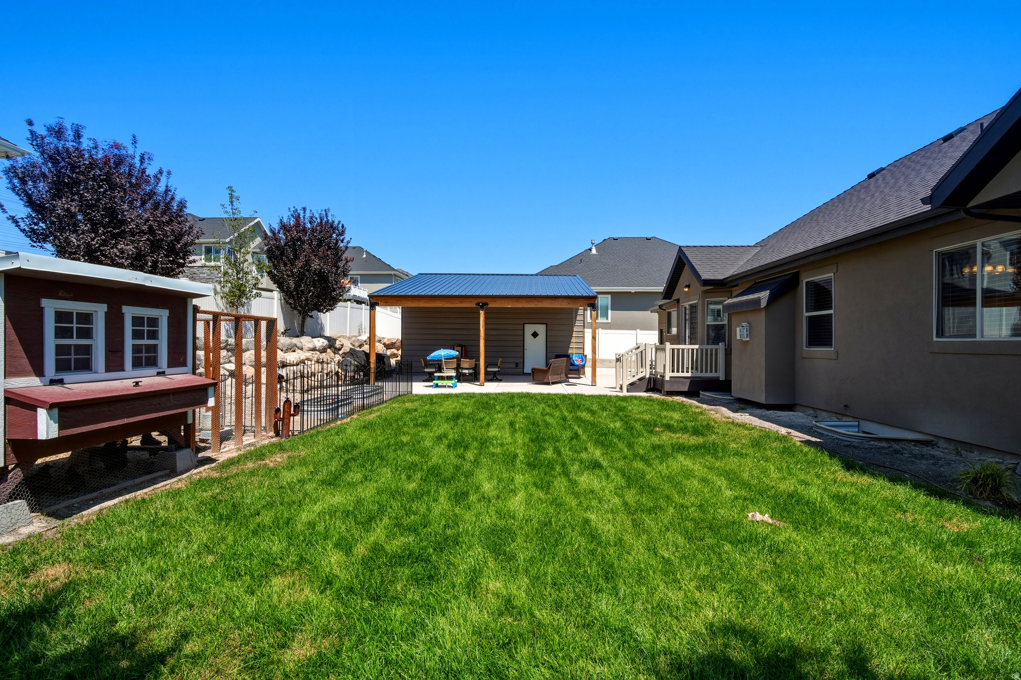 main property photo 40