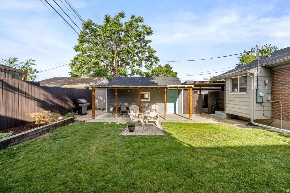 main property photo 25