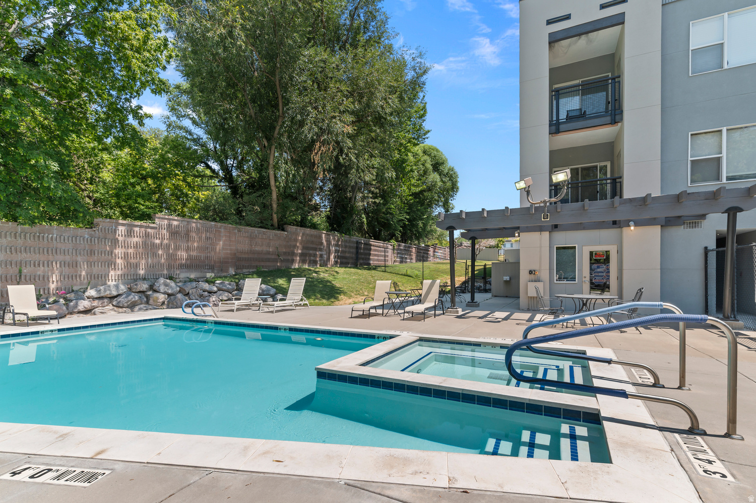 main property photo 19