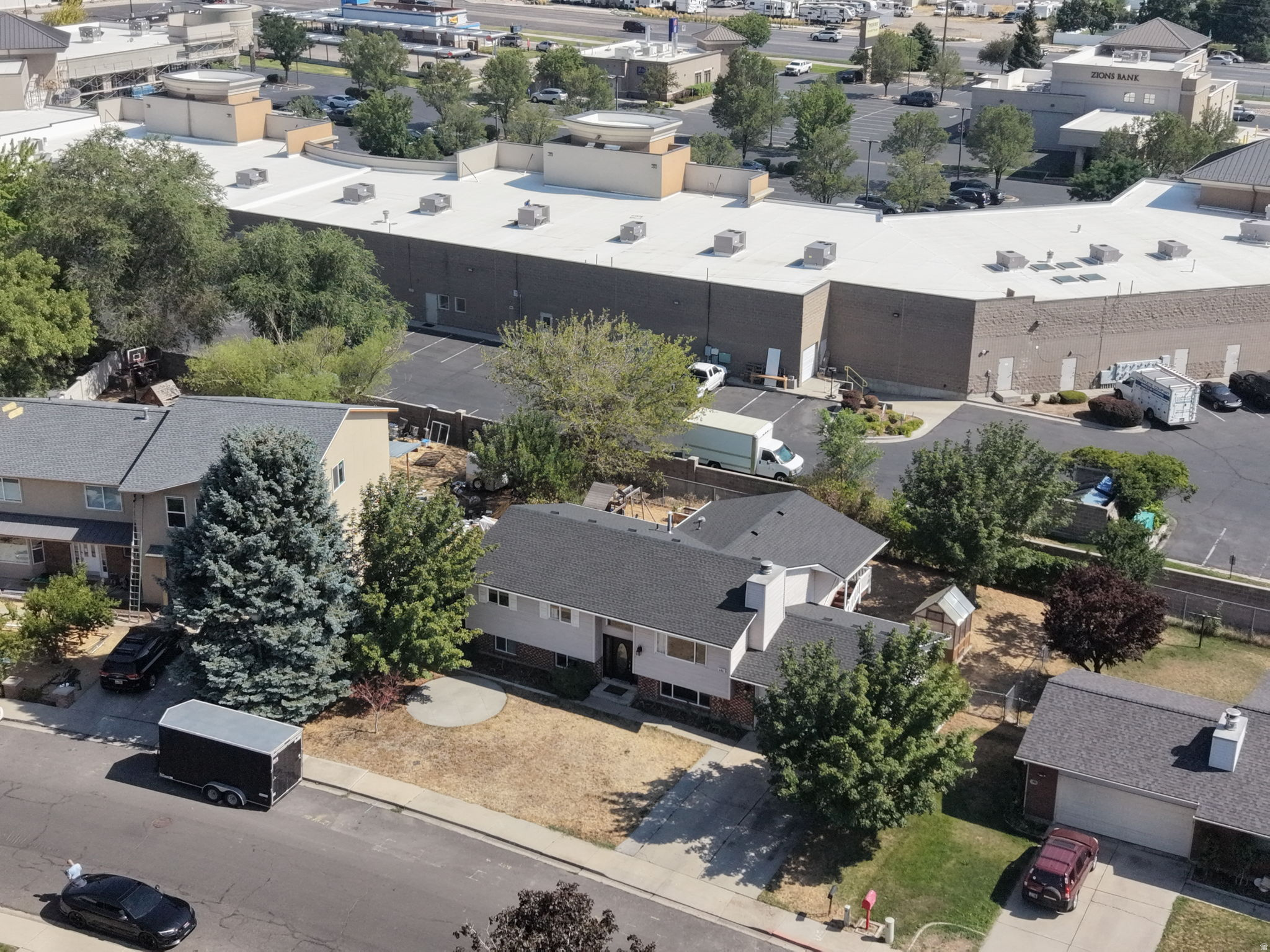 main property photo 38