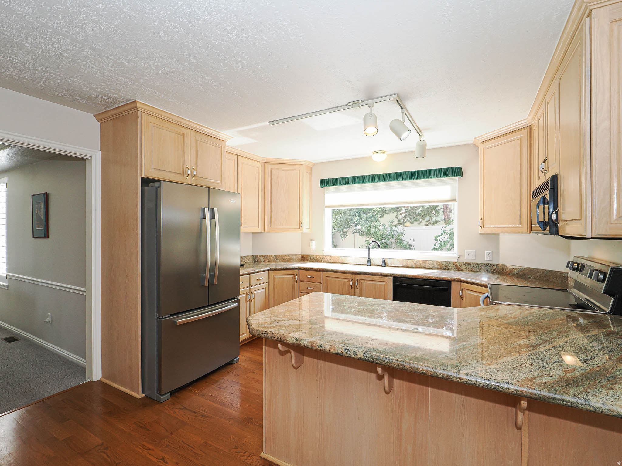 main property photo 7