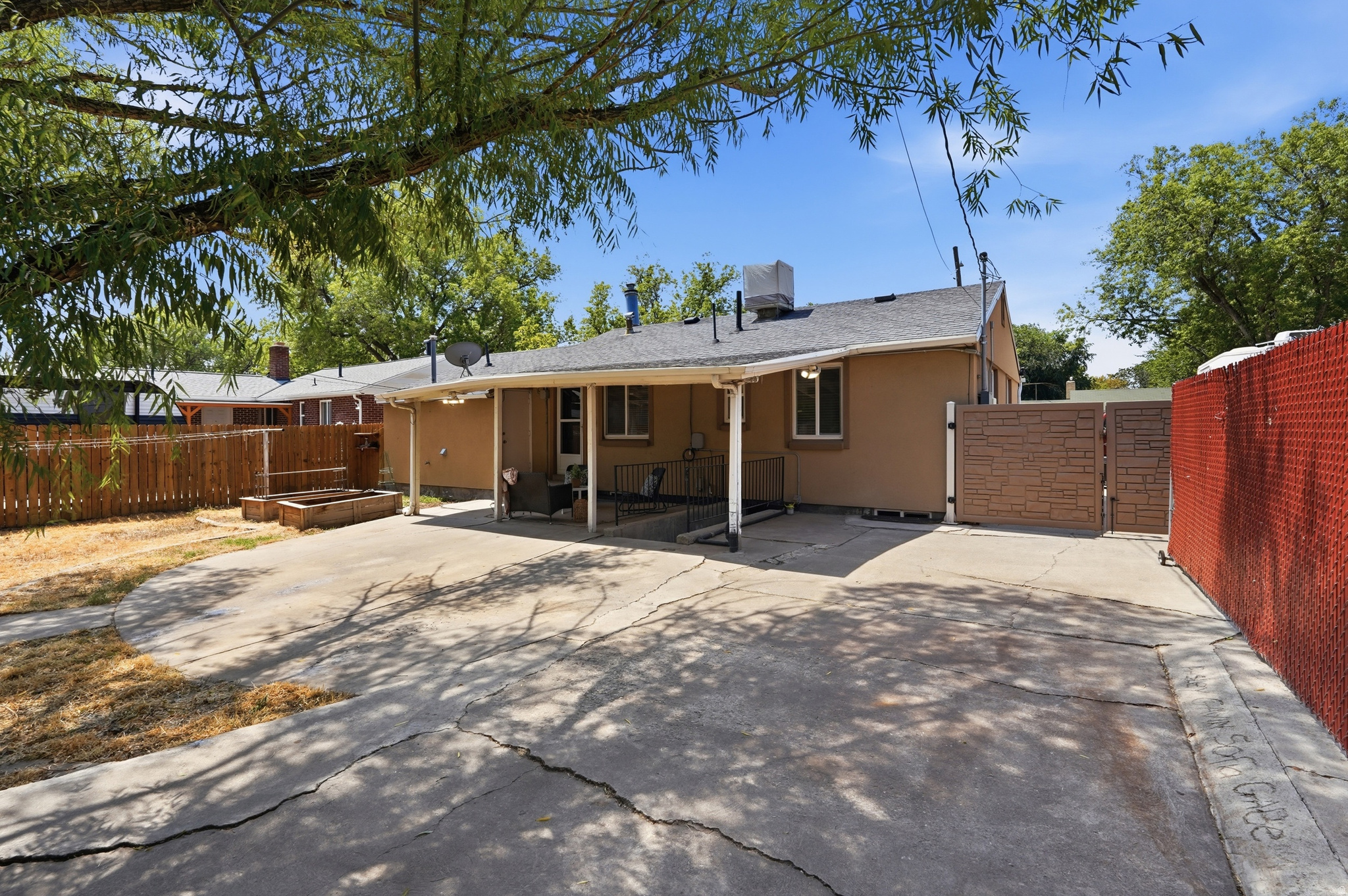 main property photo 40